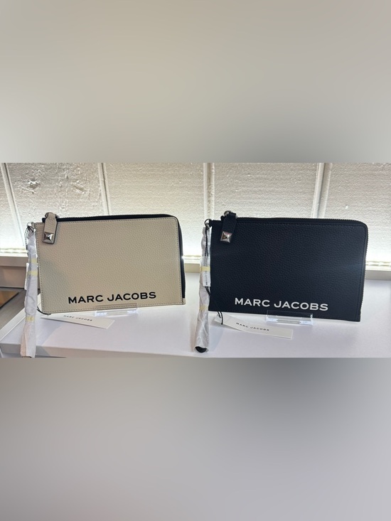 Marc Jacobs Handbags - Marc Jacobs Zip Wristlet w/ Pebbled Leather BUYERS CHOICE Marshmallow or Black